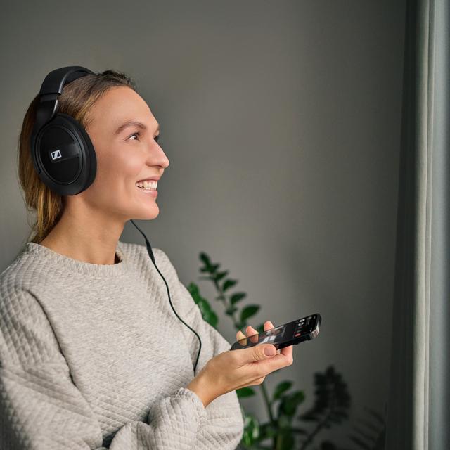 HD 569 Closed Back Over Ear Headphones
